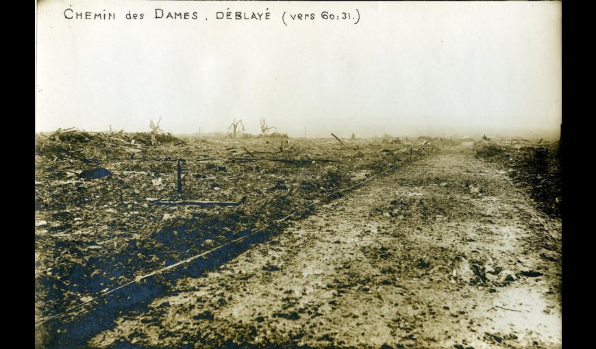 Photographie de guerre, le Chemin des Dames déblayé, autour des décombres