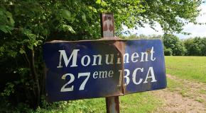 Panneau su monument du 27e BCA, vestige du passé
