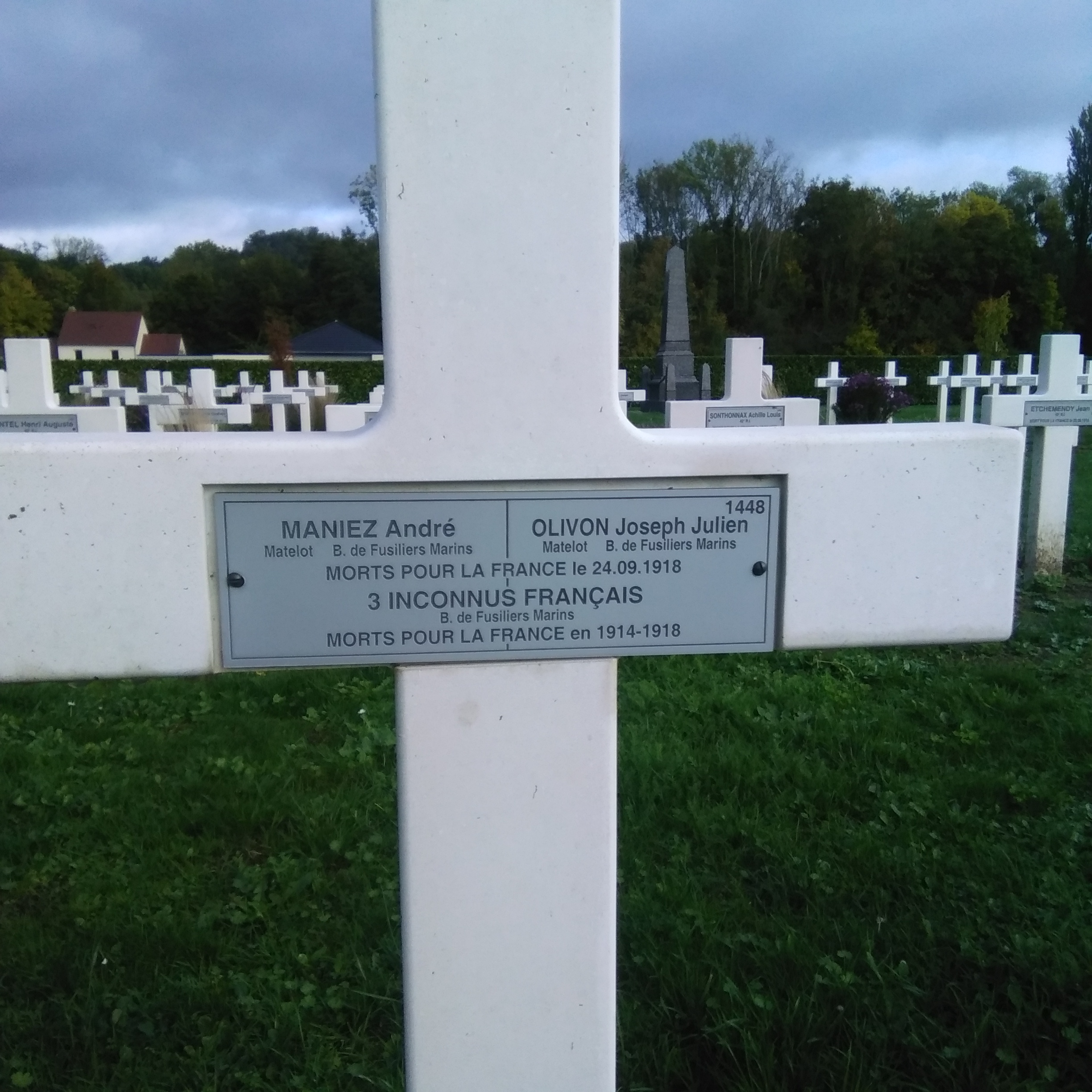Tombe 1448 collective à Vailly 5 fusiliers-marins tués à Laffaux 24 septembre 1918