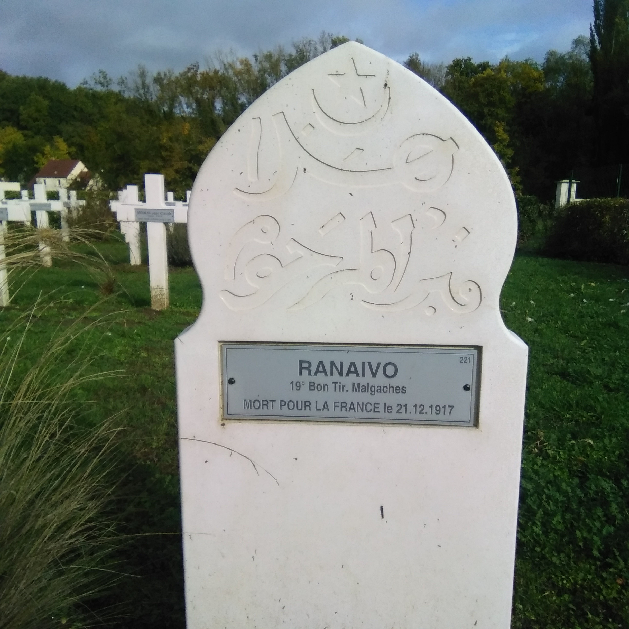 Tombe 221 - Cimetière Militaire Français de Vailly, tirailleur RANAIVO décédé le 21 décembre 1917