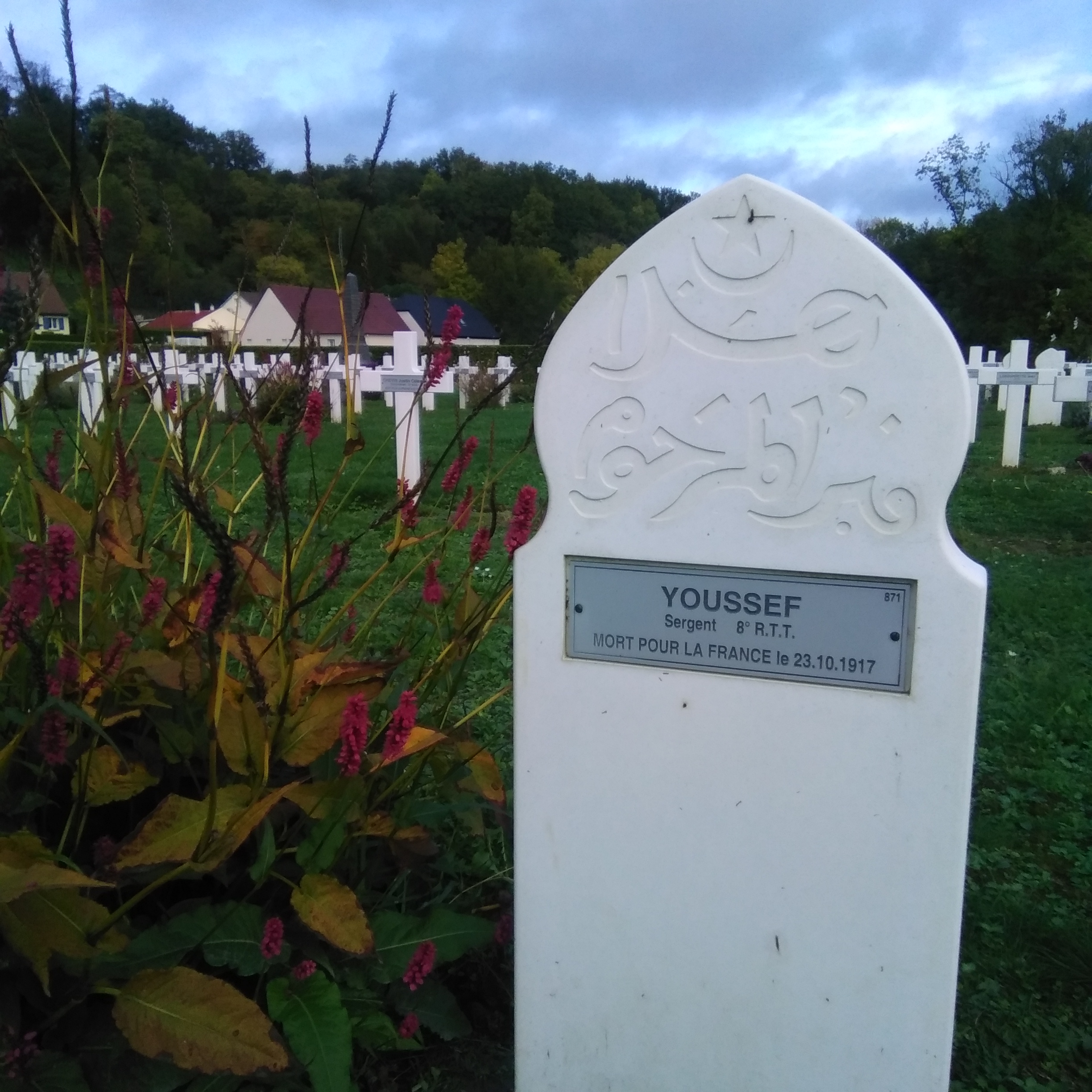 Tombe 871 - Sergent YOUSSEF 8e RTT décédé le 23 octobre 1917, Cimetière Français de Vailly