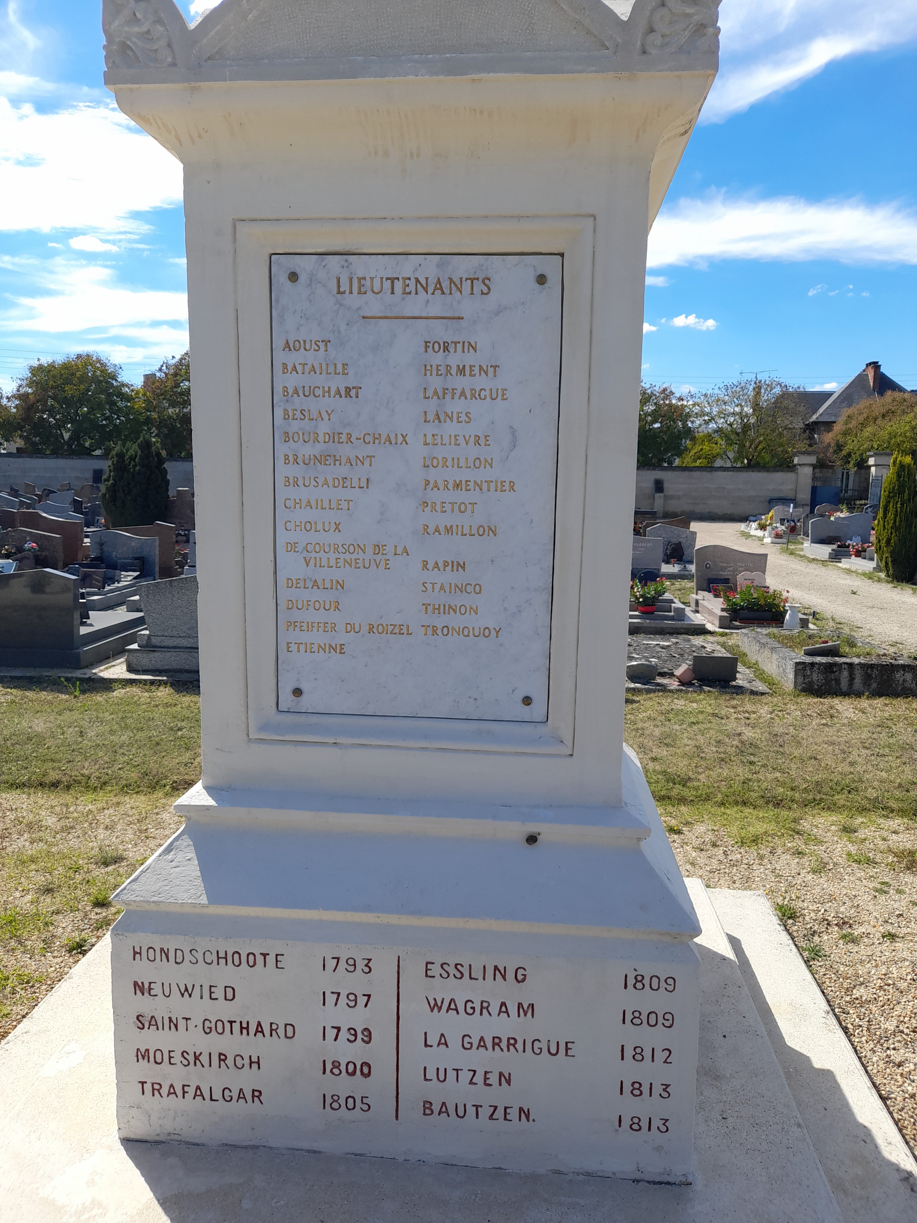 Monument du 67ème R.I. cimetière de Soissons (Aisne)