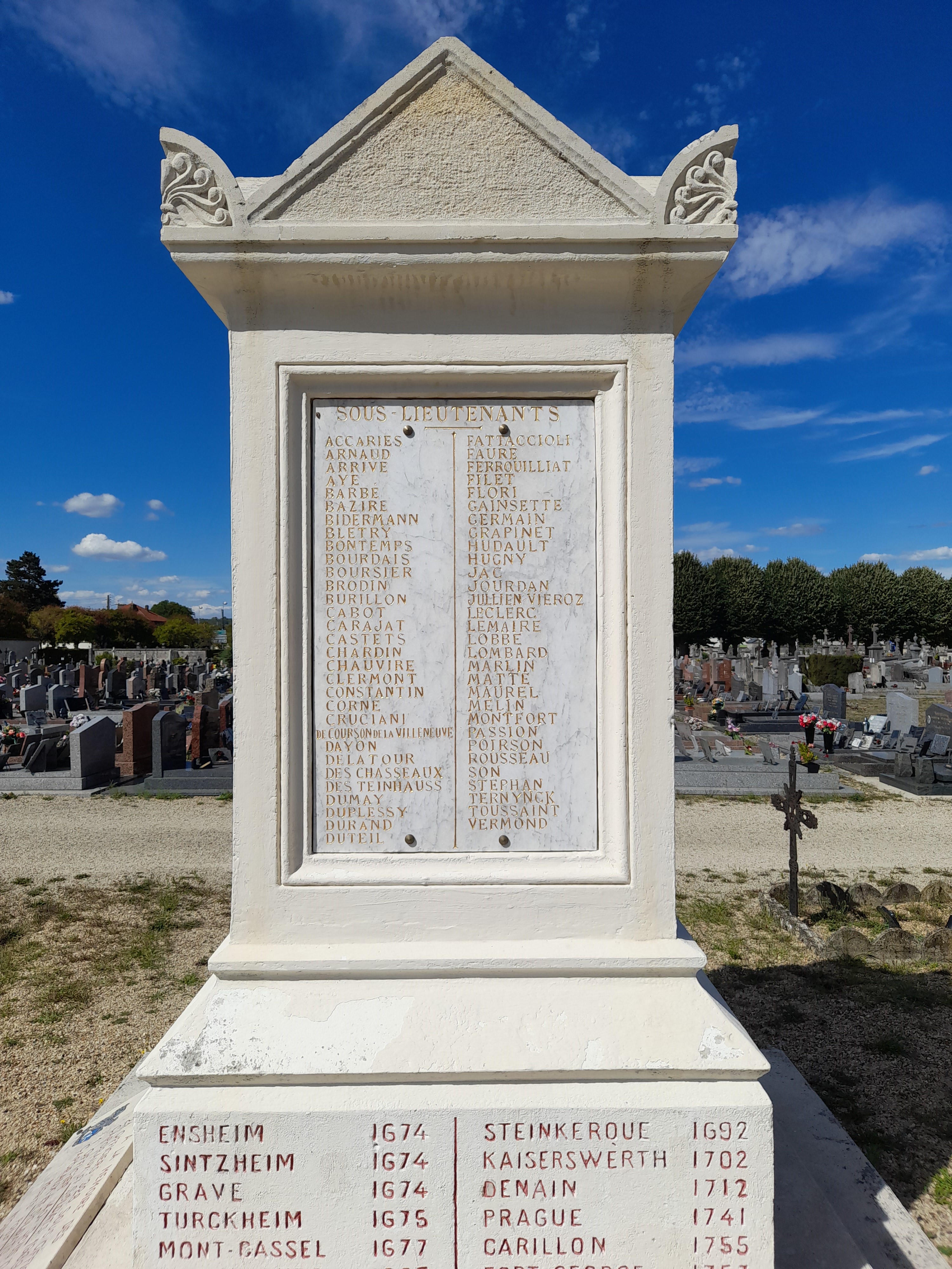 Monument du 67ème R.I. cimetière de Soissons (Aisne)
