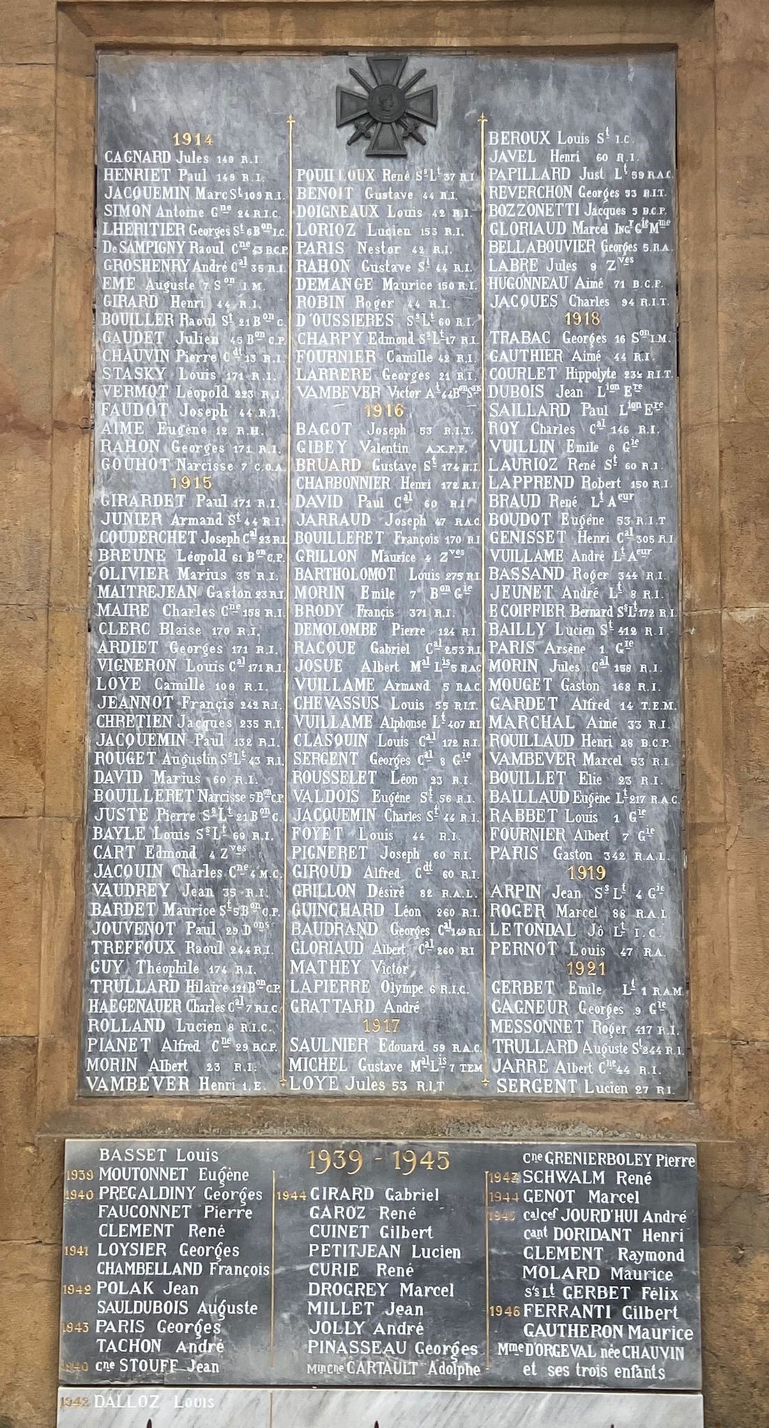 Monument aux morts Arbois liste (Jura)