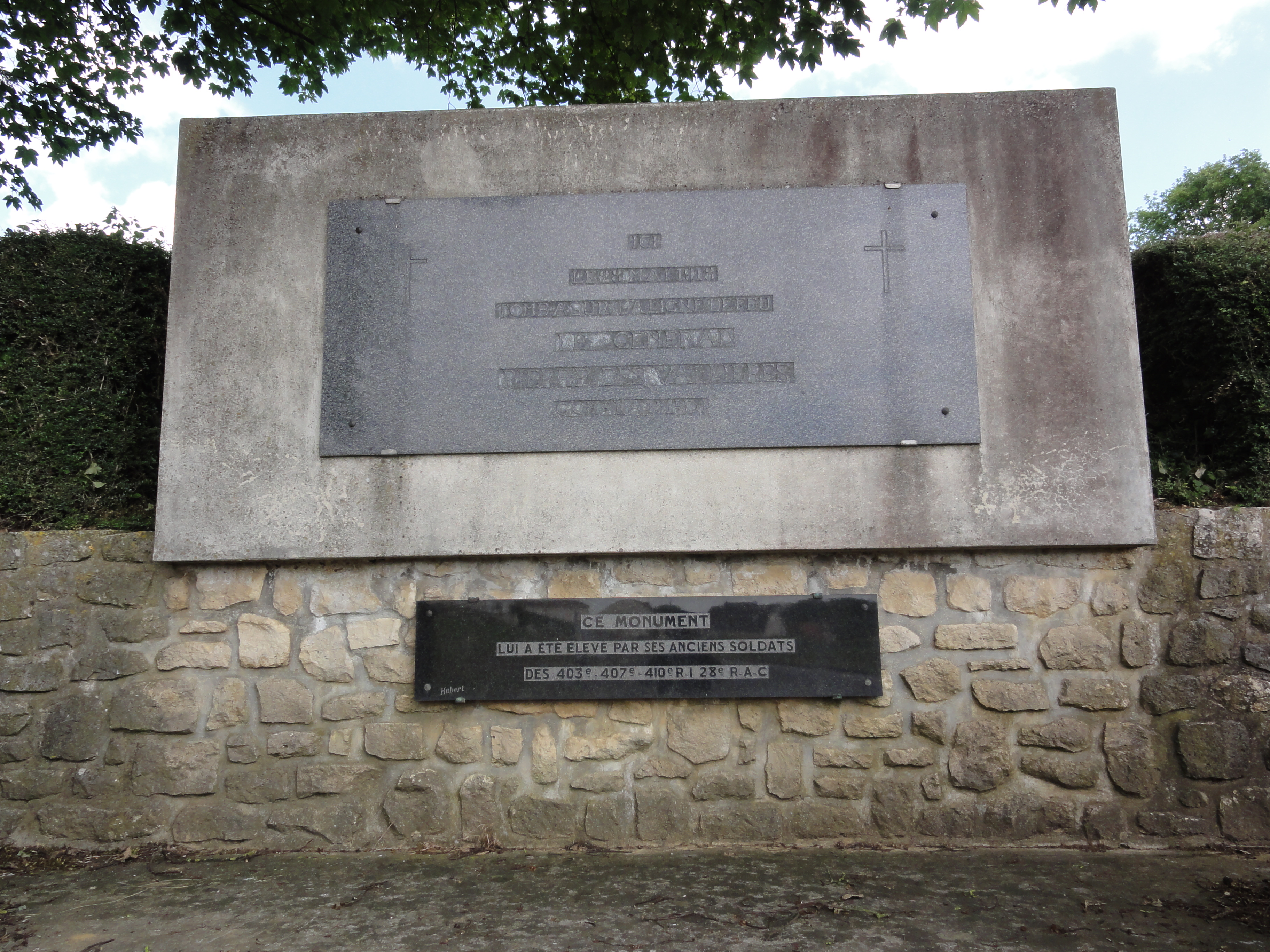 Monument commémoratif Général Des Vallières Juvigny (Aisne)