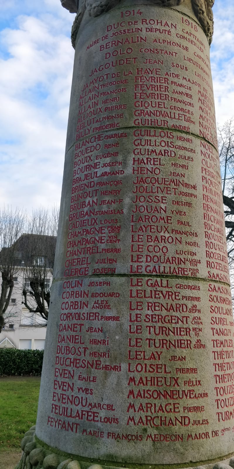 Monument aux Morts Josselin (Morbihan)