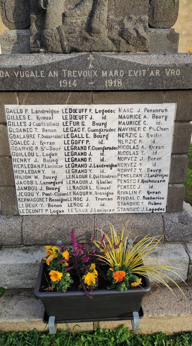 Monument aux Morts Le Trévoux (Finistère)