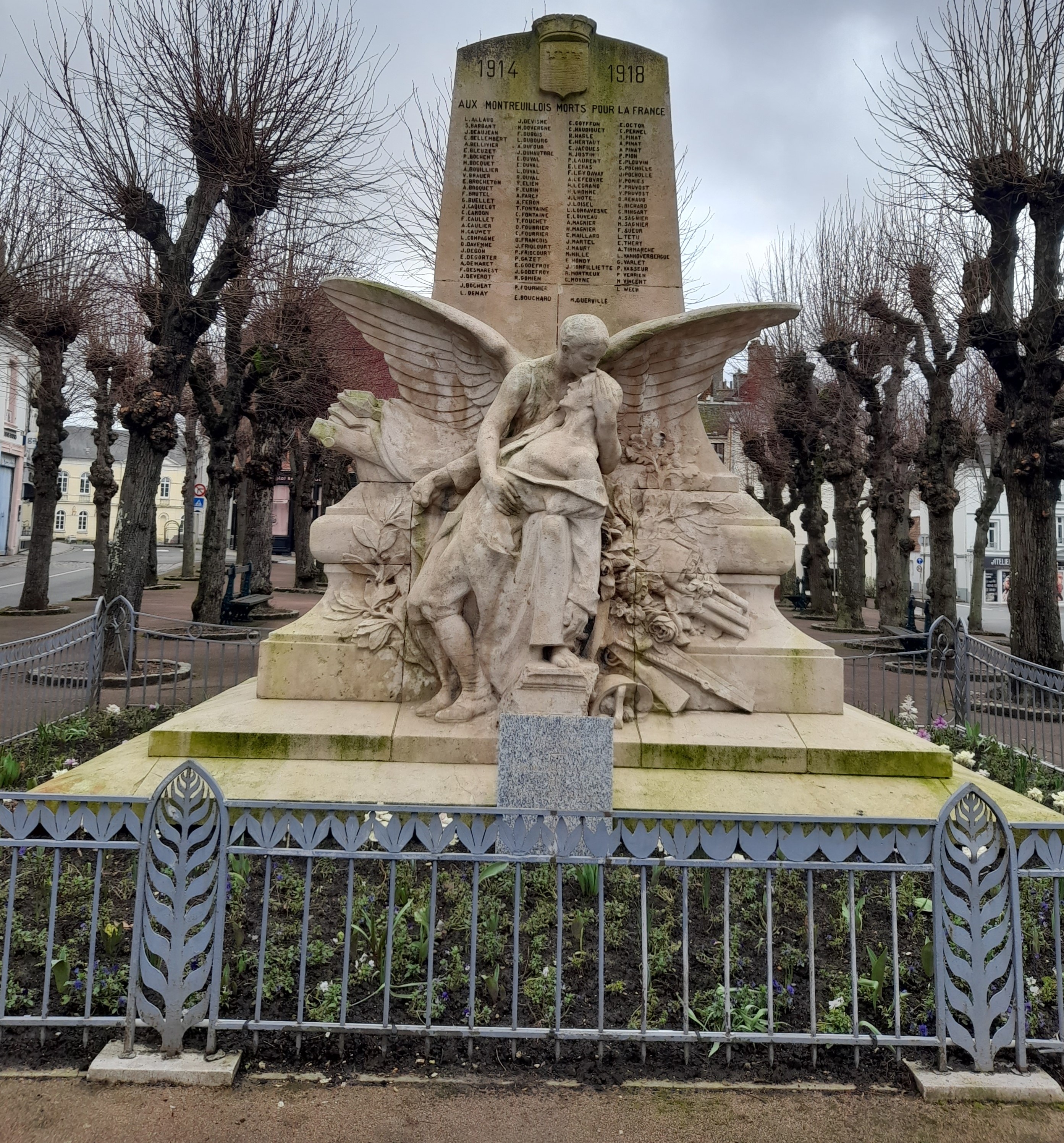 Monument aux morts Montreuil sur Mer (Pas de Calais)