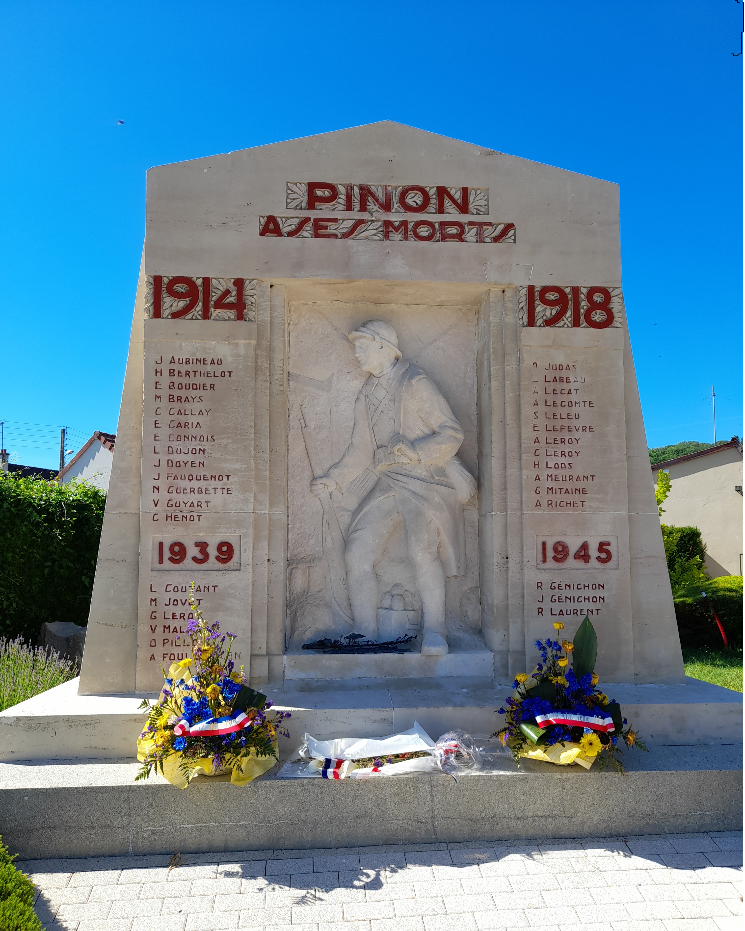 Monument aux Morts Pinon (02) 