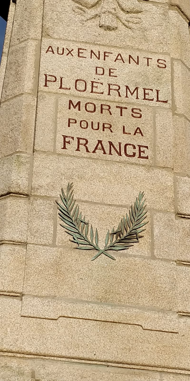 Monument aux Morts face Ploërmel (56) 