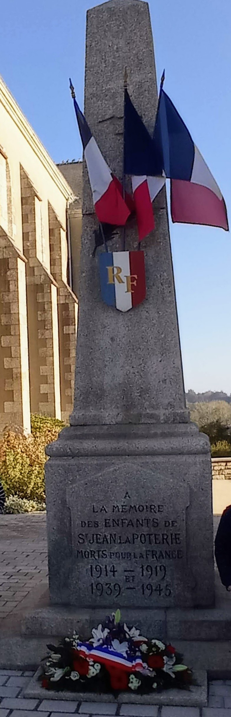 Monument aux Morts Saint Jean la Poterie (Morbihan)