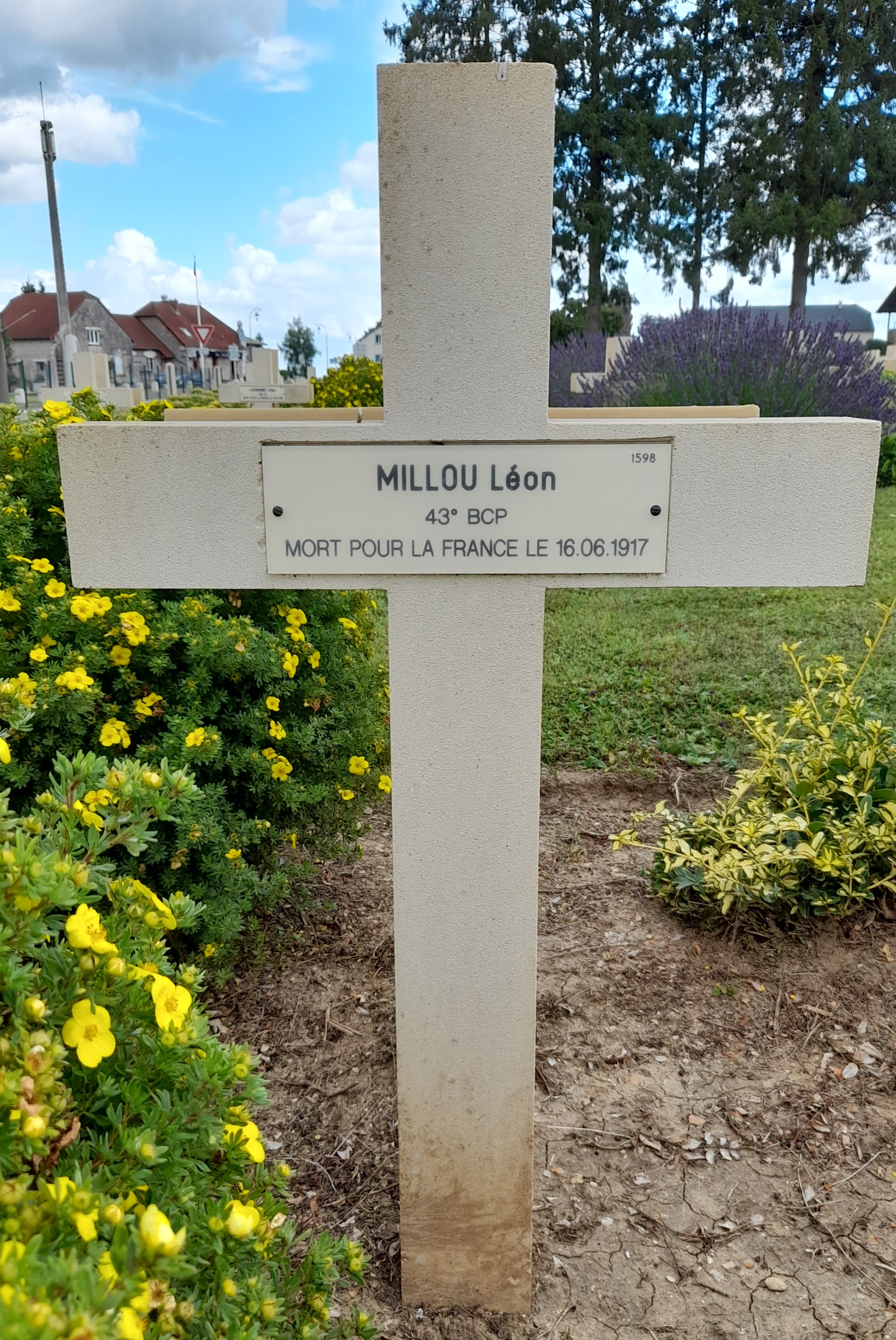 Millou Léon sépulture à Cerny 