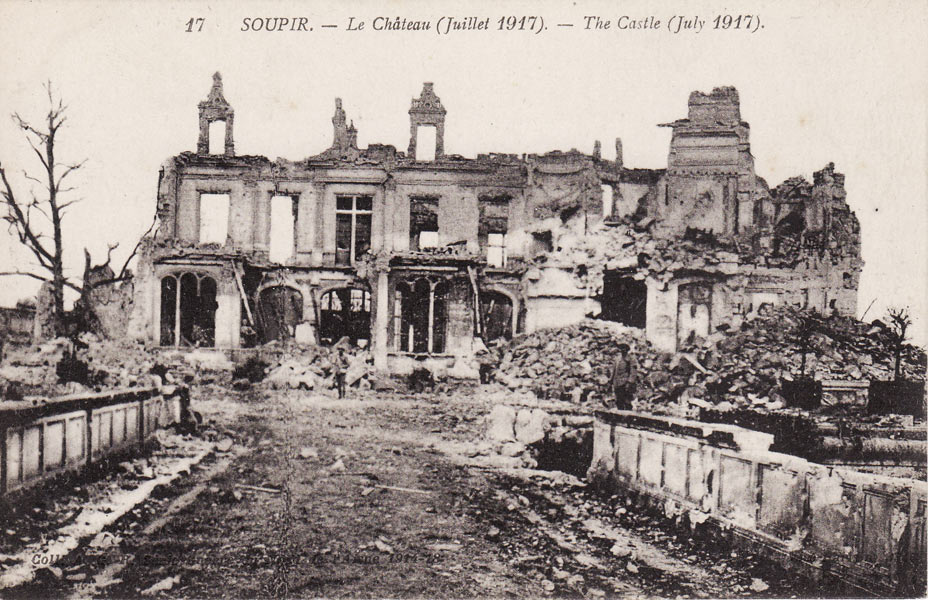 Les ruines du château de Soupir en juillet 1917