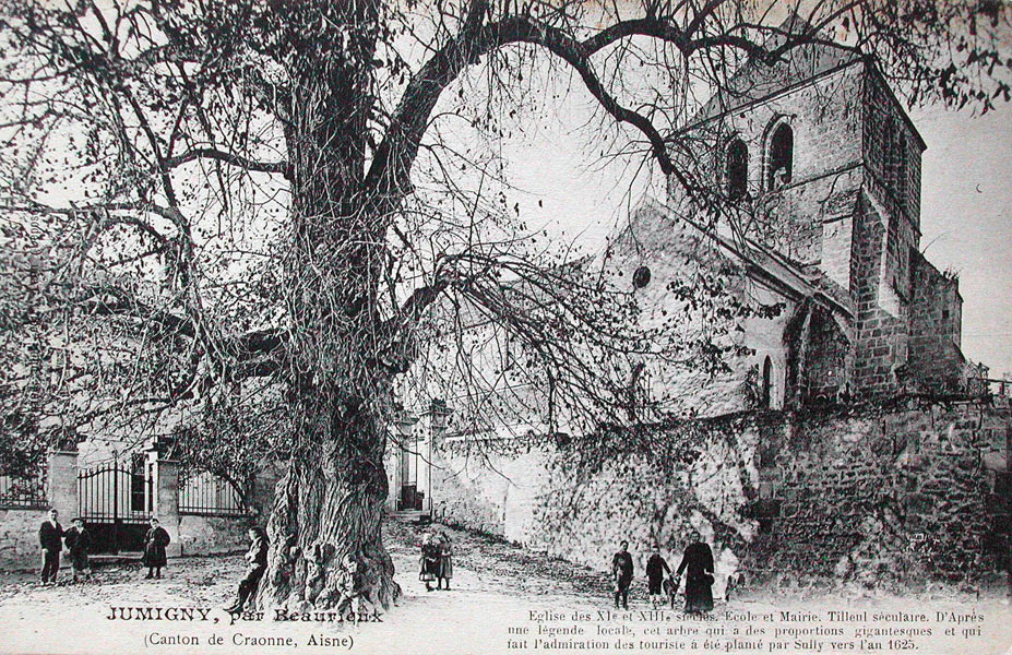 L'église et la place de Jumigny vers 1906