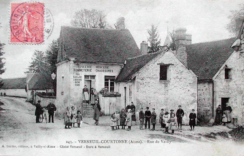 Verneuil, la route de Vailly vers 1905