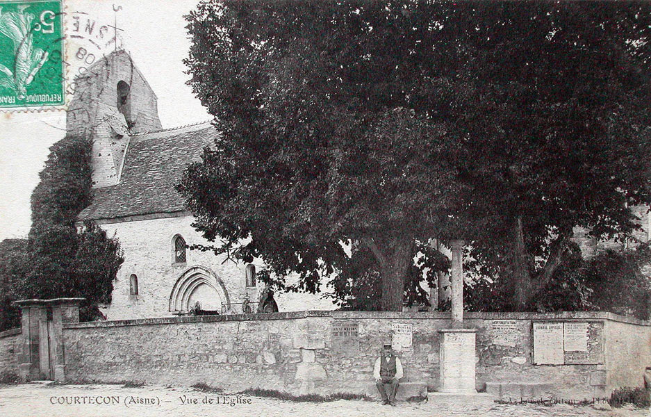 Courtecon, vue de l'église vers 1908