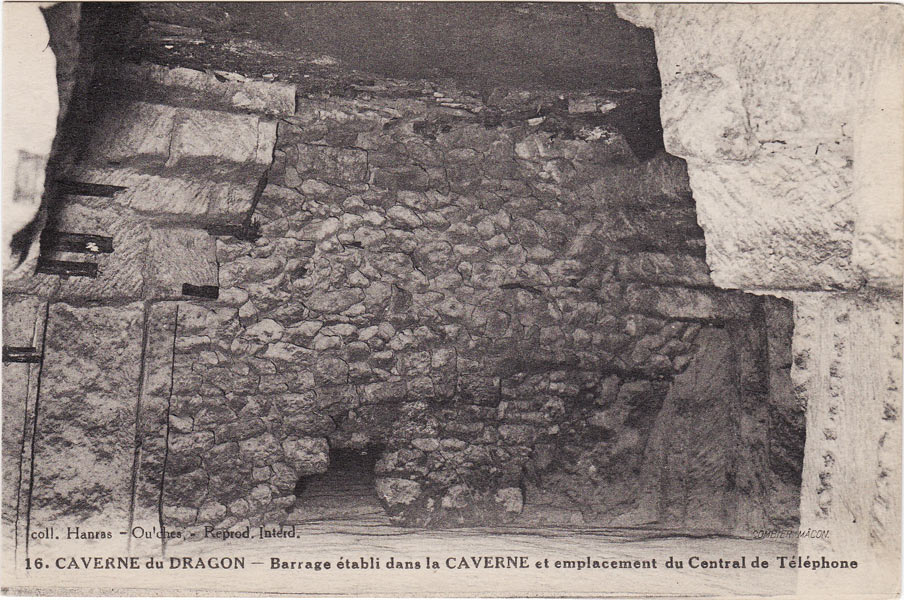 Barrage établi dans la Caverne du Dragon et emplacement du central de téléphone