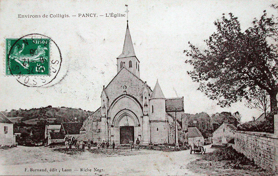 Pancy, la place et l'église vers 1908