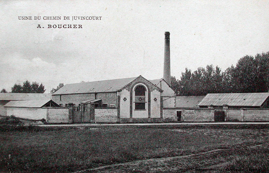 Corbeny, l'usine de barattes A. Boucher, sur la route de Juvincourt, vers 1903