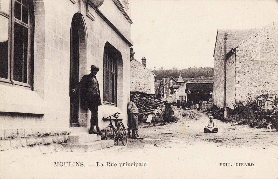 Rue principale de Moulins après-guerre