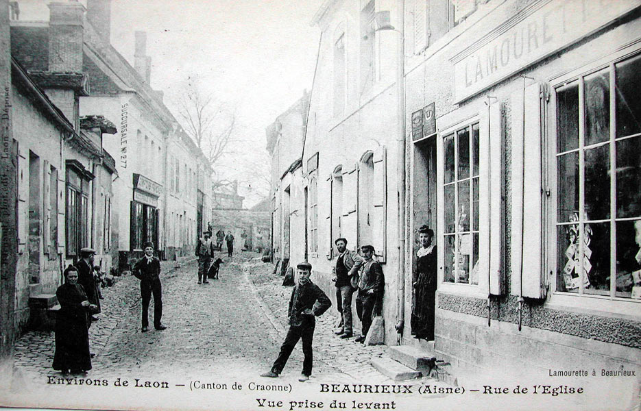 Beaurieux, la rue de l'église vers 1907