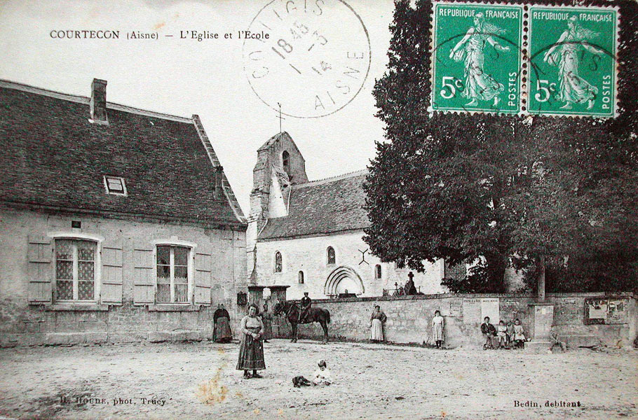 Courtecon, l'église et l'école, vers 1914