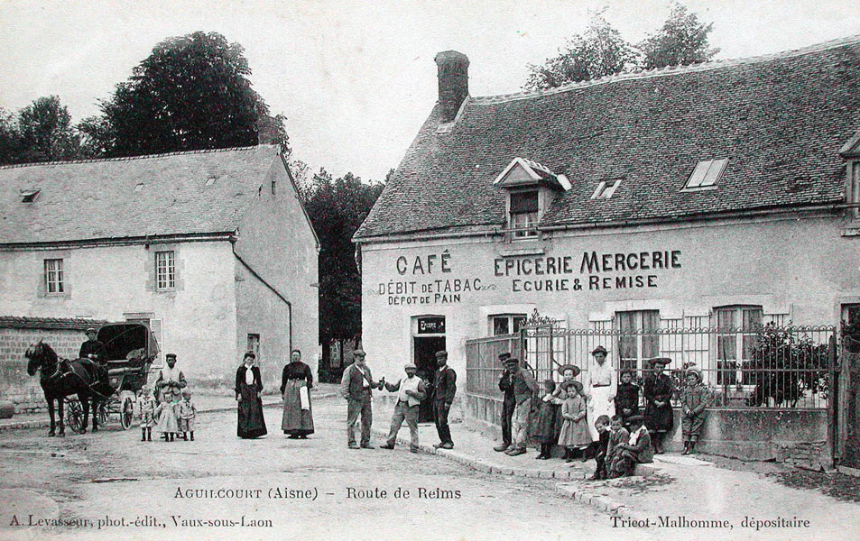 Aguilcourt, la route de Reims vers 1907