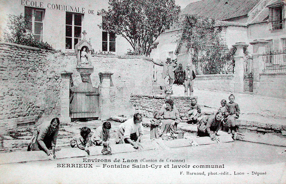 Berrieux, la lavoir communal vers 1912