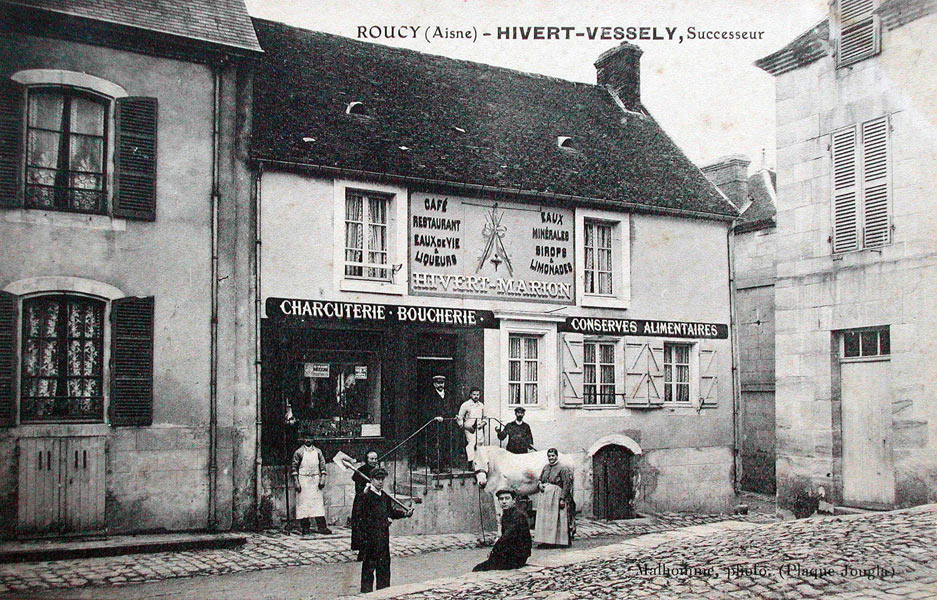 Roucy, la boucherie-charcuterie Hivert-Vessely vers 1910