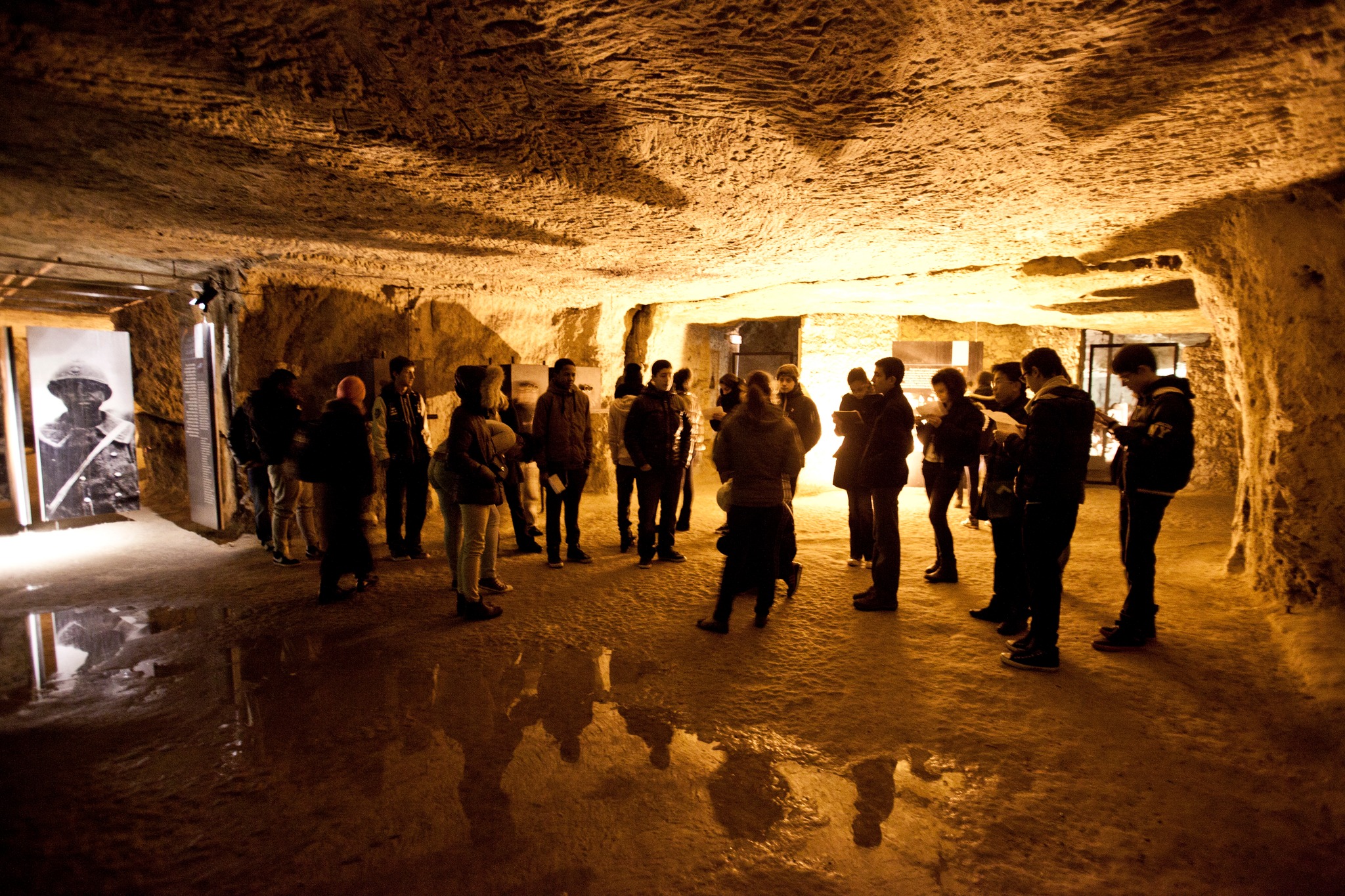 [RENTRÉE SCOLAIRE]

C'est bientôt la rentrée ! ✏️
Vous êtes enseignant(e) ? Pensez à réserver votre créneau de visite pour votre classe 👨‍👧‍👦

A noter : 
👉 Le Pass culture est utilisable pour la visite de la Caverne du Dragon, la visite du Chemin des Dames et les ateliers pédagogiques.
👉 La gratuité est accordée aux collégiens de l'Aisne.

Toutes nos offres sur 🌐 https://www.chemindesdames.fr/fr/organiser-votre-visite/groupes-scolaires

Envie d'en savoir plus ? 🔎
Une après-midi découverte est organisée le mercredi 2 octobre à destination des enseignants. Venez découvrir nos offres pédagogiques ainsi que celles des Archives départementales de l'Aisne, une occasion pour échanger avec nos médiateurs. Une visite de la Caverne du Dragon et du Chemin des Dames sont au programme. Pensez à vous inscrire, c'est entièrement gratuit ! 

📞 03 23 25 14 18
✉️ caverne@aisne.fr

#rentree #rentreescolaire #sortiescolaire #musee #site #premiereguerremondiale #grandeguerre #histoire #colleges #collegesdelaisne #ecoles #cavernedudragon #chemindesdames #aisne #departementdelaisne #archivesdepartementalesdelaisne #decouverte #champdebataille #atelierspedagogiques #enfants #enseignants #professeur