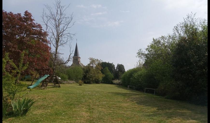 La maison près de la forêt 