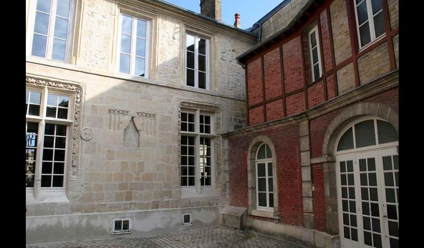 Chambres d'hôtes de la Cité M. Simon I < Laon < Aisne < Hauts-de-France