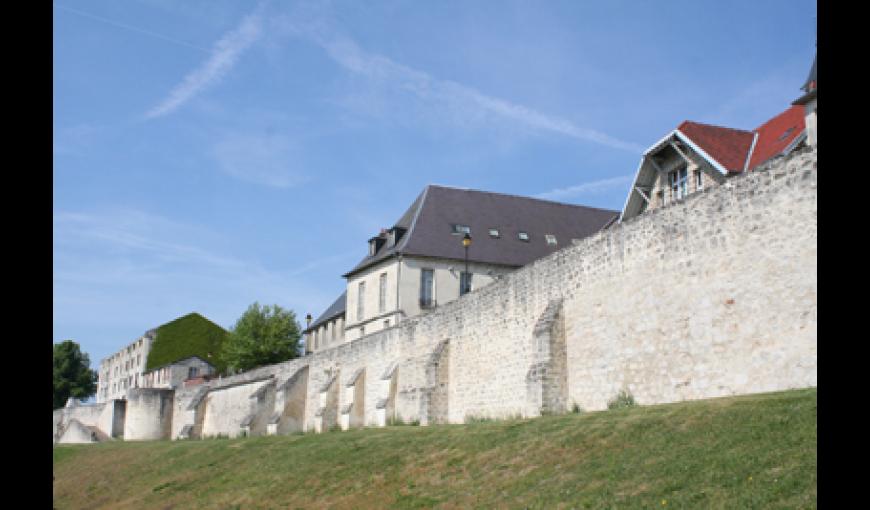 Vue vers remparts 2 Promenade de la Couloire < Laon < Aisne < Picardie