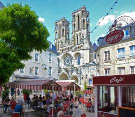 Terrasse vue cathédrale Agora < Laon < Aisne < Picardie